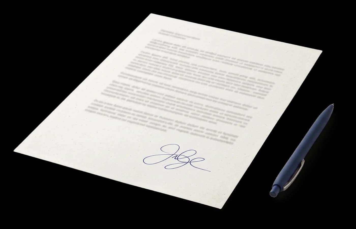 Página de contrato assinada ao lado de uma caneta